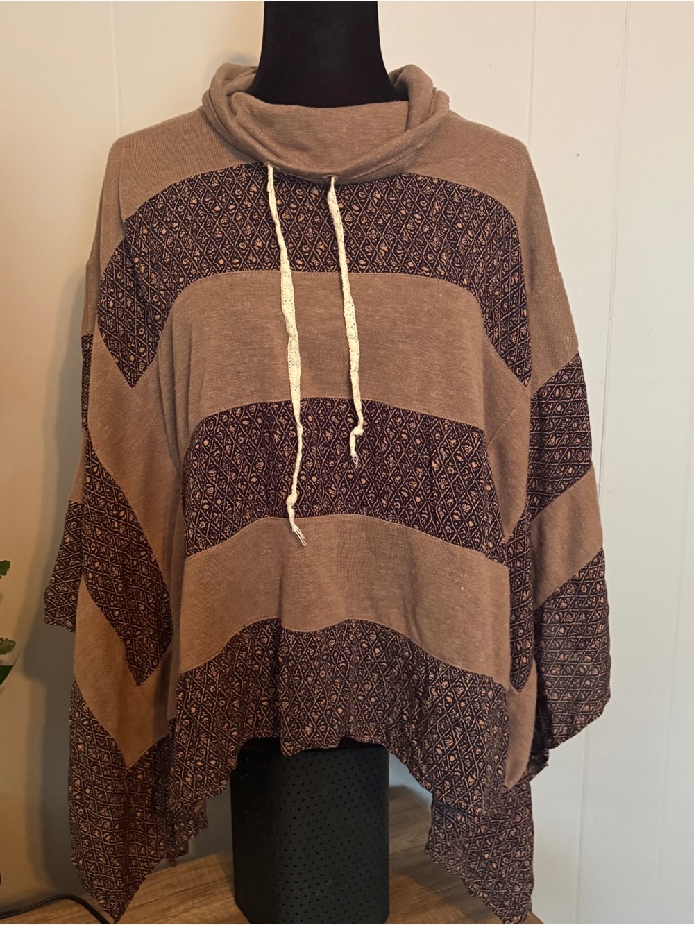 Easel Women's Poncho, Size Small, Oversized